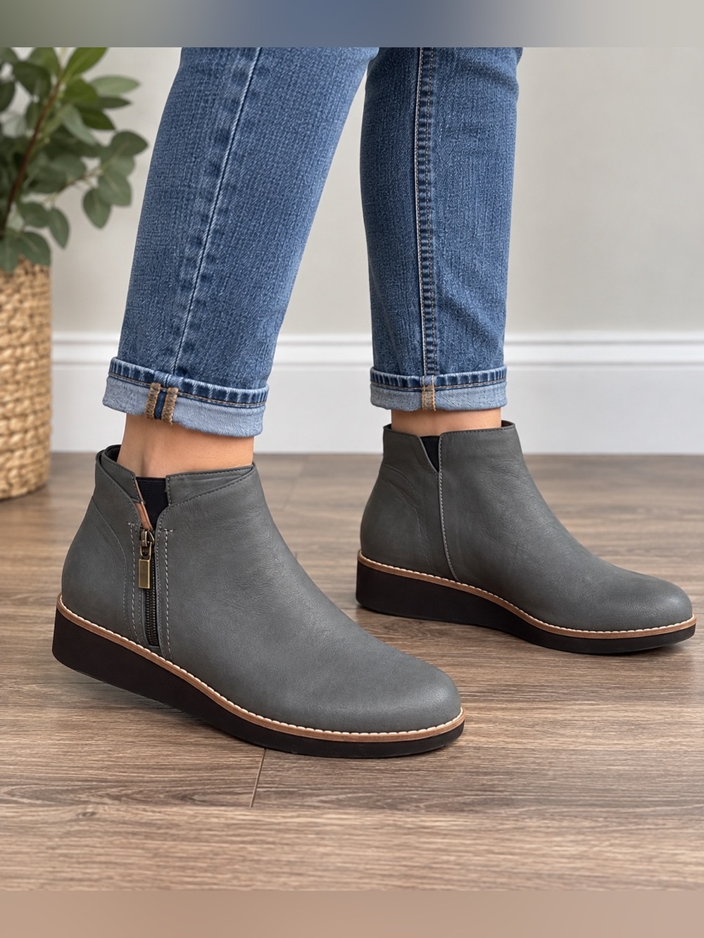 NWT SoftWalk Wesley Gray Leather Ankle Boots Booties Women’s 7